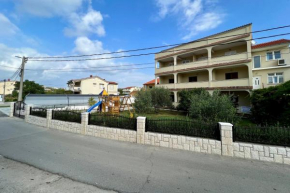 Apartments with a parking space Lopar, Rab - 20644